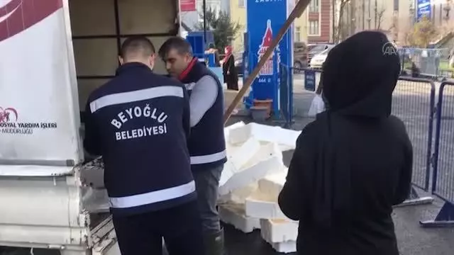 Beyoğlu Belediyesi Sosyal Market 2,5 ton hamsi dağıttı Beyoğlu Belediyesi Sosyal Market 2,5 ton hamsi dağıttı