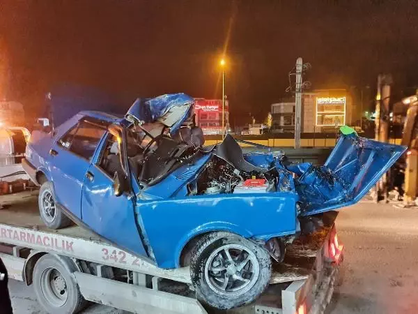 Bursa'da aşırı hız nedeniyle kontrolden çıkan otomobil ağaca çarptı, sürücü ağır yaralandı Bursa'da aşırı hız nedeniyle kontrolden çıkan otomobil ağaca çarptı, sürücü ağır yaralandı