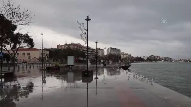 Son dakika haberleri... (Drone) Cadde ve sokaklarda sessizlik hakim Son dakika haberleri... (Drone) Cadde ve sokaklarda sessizlik hakim