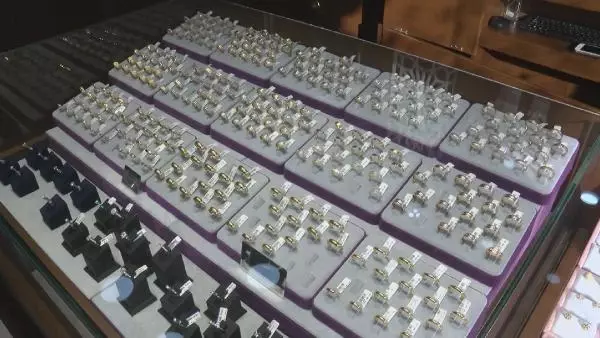 Çekmeköy'deki kuyumcu soyguncuları yakalandı; Soygun anları kamerada Çekmeköy'deki kuyumcu soyguncuları yakalandı; Soygun anları kamerada