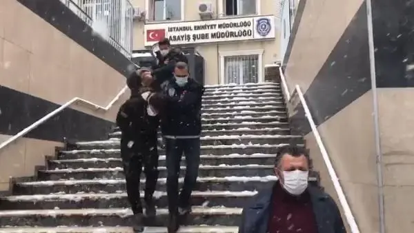 Çekmeköy'deki kuyumcu soyguncuları yakalandı; Soygun anları kamerada Çekmeköy'deki kuyumcu soyguncuları yakalandı; Soygun anları kamerada