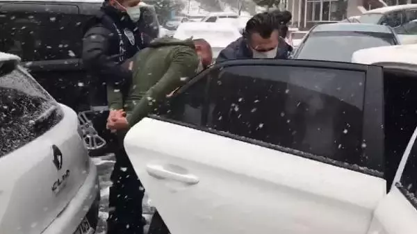 Çekmeköy'deki kuyumcu soyguncuları yakalandı; Soygun anları kamerada Çekmeköy'deki kuyumcu soyguncuları yakalandı; Soygun anları kamerada
