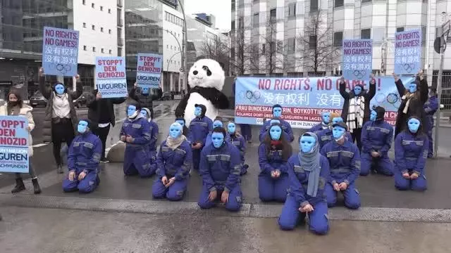 Çin'in Uygurlara yönelik baskı politikaları protesto edildi Çin'in Uygurlara yönelik baskı politikaları protesto edildi