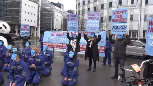 Çin'in Uygurlara yönelik baskı politikaları protesto edildi Çin'in Uygurlara yönelik baskı politikaları protesto edildi