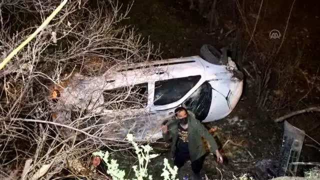 Devrilen Otomobilin Sürücüsü Yaralandı Devrilen Otomobilin Sürücüsü Yaralandı