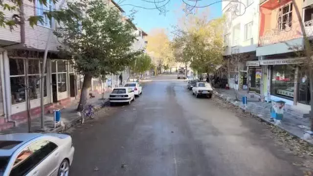 Son dakika haberleri: (Drone) Gölbaşı'da sokaklar boş kaldı Son dakika haberleri: (Drone) Gölbaşı'da sokaklar boş kaldı