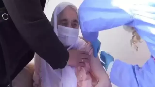 Edirne Sağlık Müdürü Yıldırım: 'Kısıtlamalarla vaka sayısında yüzde 90'ın üzerinde bir düşüş sağladık' Edirne Sağlık Müdürü Yıldırım: 'Kısıtlamalarla vaka sayısında yüzde 90'ın üzerinde bir düşüş sağladık'