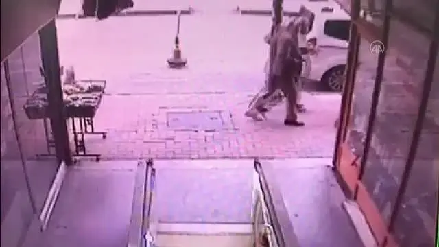 Son dakika haberi: Esnafın kavgası kameraya yansıdı Son dakika haberi: Esnafın kavgası kameraya yansıdı
