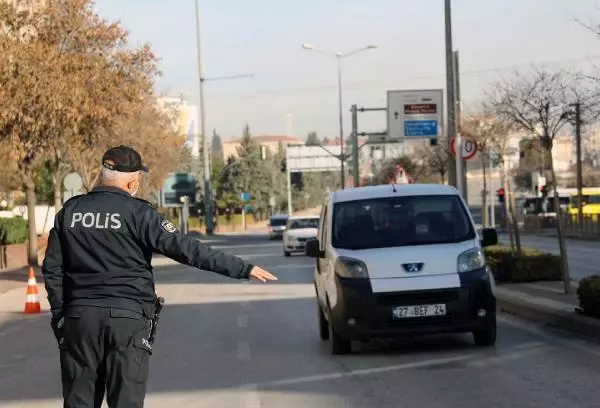 Gaziantep'te kısıtlamanın ilk günü sessizlik hakim Gaziantep'te kısıtlamanın ilk günü sessizlik hakim