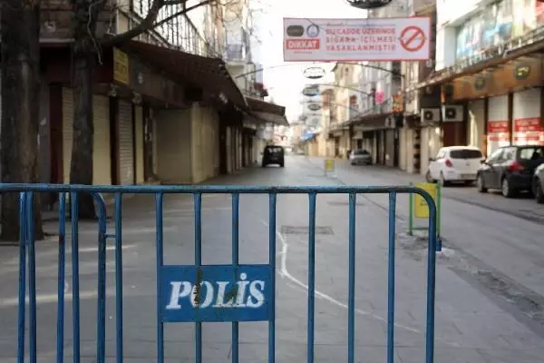 Gaziantep'te kısıtlamanın ilk günü sessizlik hakim Gaziantep'te kısıtlamanın ilk günü sessizlik hakim