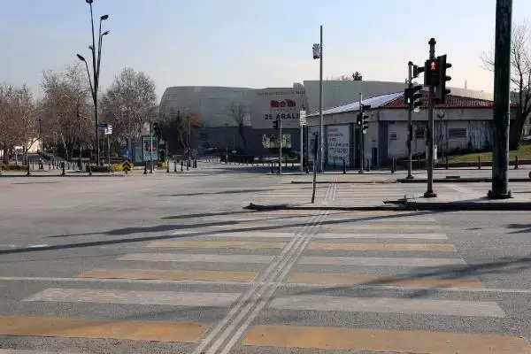 Gaziantep'te kısıtlamanın ilk günü sessizlik hakim Gaziantep'te kısıtlamanın ilk günü sessizlik hakim
