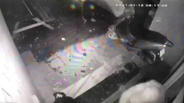 Girdikleri evde 4 gün kalıp ziynet eşyalarını çalan şüpheliler tutuklandı Girdikleri evde 4 gün kalıp ziynet eşyalarını çalan şüpheliler tutuklandı