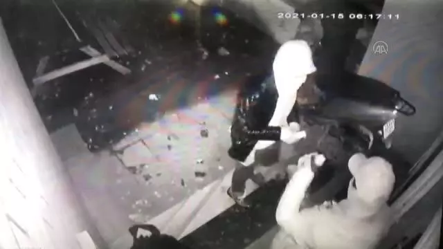 Girdikleri evde 4 gün kalıp ziynet eşyalarını çalan şüpheliler tutuklandı Girdikleri evde 4 gün kalıp ziynet eşyalarını çalan şüpheliler tutuklandı