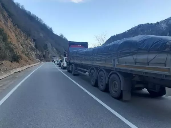 Son dakika haber... Giresun'daki heyelan anı araç içi kamerasında Son dakika haber... Giresun'daki heyelan anı araç içi kamerasında