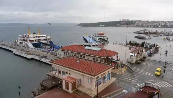 Gökçeada ve Bozcaada'ya feribot seferleri yapılamıyor Gökçeada ve Bozcaada'ya feribot seferleri yapılamıyor