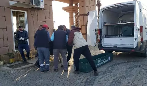 Güvenlik görevlisi kulübede ölü bulundu, kızı fenalık geçirdi Güvenlik görevlisi kulübede ölü bulundu, kızı fenalık geçirdi
