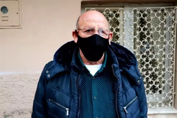 Hırsız, çaldığı güvenlik kamerasına yakalandı Hırsız, çaldığı güvenlik kamerasına yakalandı