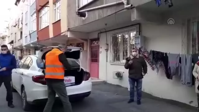 İstanbul Valiliğince, Küçükçekmece'deki ihtiyaç sahiplerine gıda kolisi dağıtıldı İstanbul Valiliğince, Küçükçekmece'deki ihtiyaç sahiplerine gıda kolisi dağıtıldı