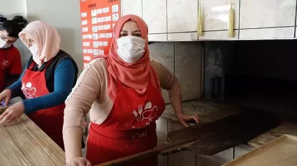 Kadın fırın ustası erkeklere taş çıkarıyor Kadın fırın ustası erkeklere taş çıkarıyor