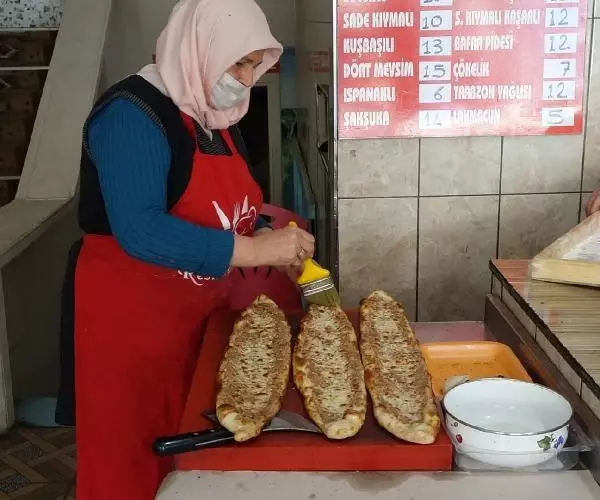 Kadın fırın ustası erkeklere taş çıkarıyor Kadın fırın ustası erkeklere taş çıkarıyor