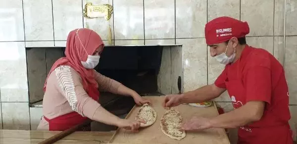 Kadın fırın ustası erkeklere taş çıkarıyor Kadın fırın ustası erkeklere taş çıkarıyor