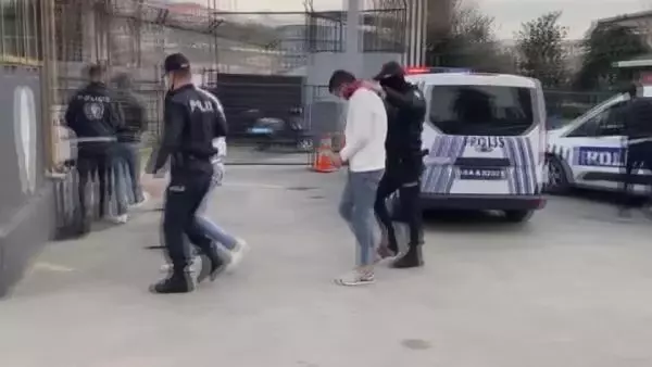 Kağıthane'de İETT şoförünü darbeden 4 kişi gözaltına alındı Kağıthane'de İETT şoförünü darbeden 4 kişi gözaltına alındı