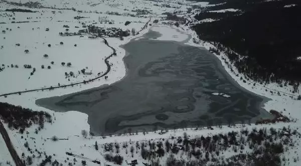 Karabük'te göletler buz tuttu Karabük'te göletler buz tuttu