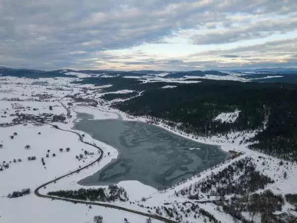 Karabük'te göletler buz tuttu Karabük'te göletler buz tuttu