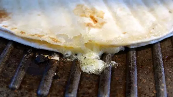 Karadeniz'in ünlü lezzeti 'kuymak' donduruldu, dünyaya satılıyor Karadeniz'in ünlü lezzeti 'kuymak' donduruldu, dünyaya satılıyor