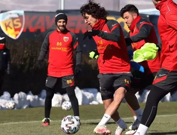 Kayserispor'da Fenerbahçe maçı hazırlıkları devam ediyor Kayserispor'da Fenerbahçe maçı hazırlıkları devam ediyor