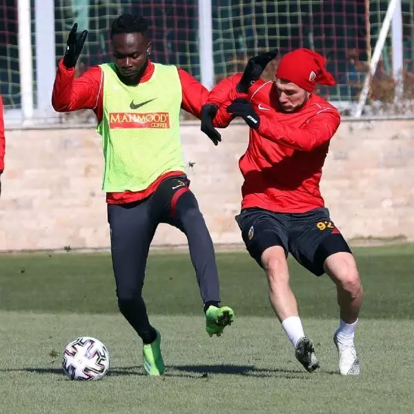 Kayserispor'da Fenerbahçe maçı hazırlıkları devam ediyor Kayserispor'da Fenerbahçe maçı hazırlıkları devam ediyor