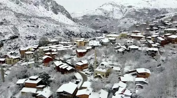 Kemaliye, kar yağışı sonrası havadan görüntülendi Kemaliye, kar yağışı sonrası havadan görüntülendi