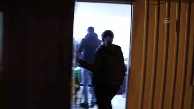 Son dakika haber: KIRKLARELİ - Kısıtlama saatinde 20 metrekarelik konteynerde toplanan 14 kişiye 88 bin 200 lira ceza verildi Son dakika haber: KIRKLARELİ - Kısıtlama saatinde 20 metrekarelik konteynerde toplanan 14 kişiye 88 bin 200 lira ceza verildi