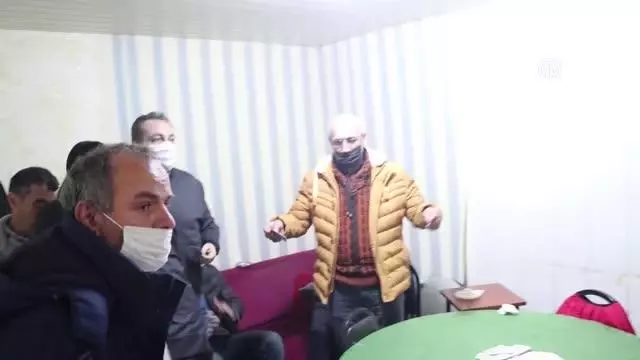 Son dakika haber: KIRKLARELİ - Kısıtlama saatinde 20 metrekarelik konteynerde toplanan 14 kişiye 88 bin 200 lira ceza verildi Son dakika haber: KIRKLARELİ - Kısıtlama saatinde 20 metrekarelik konteynerde toplanan 14 kişiye 88 bin 200 lira ceza verildi
