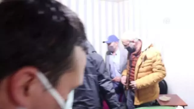 Son dakika haber: KIRKLARELİ - Kısıtlama saatinde 20 metrekarelik konteynerde toplanan 14 kişiye 88 bin 200 lira ceza verildi Son dakika haber: KIRKLARELİ - Kısıtlama saatinde 20 metrekarelik konteynerde toplanan 14 kişiye 88 bin 200 lira ceza verildi
