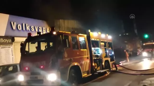 Maltepe'de iş yerinde çıkan yangın söndürüldü Maltepe'de iş yerinde çıkan yangın söndürüldü