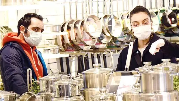 Merve Dizdar ile Gürhan Altundaşar alışverişte: Boş vakitlerde tencere alıyoruz Merve Dizdar ile Gürhan Altundaşar alışverişte: Boş vakitlerde tencere alıyoruz