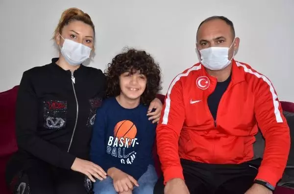 Otizmli çocuğu döven kargo görevlisine tazminat davası açacaklar Otizmli çocuğu döven kargo görevlisine tazminat davası açacaklar