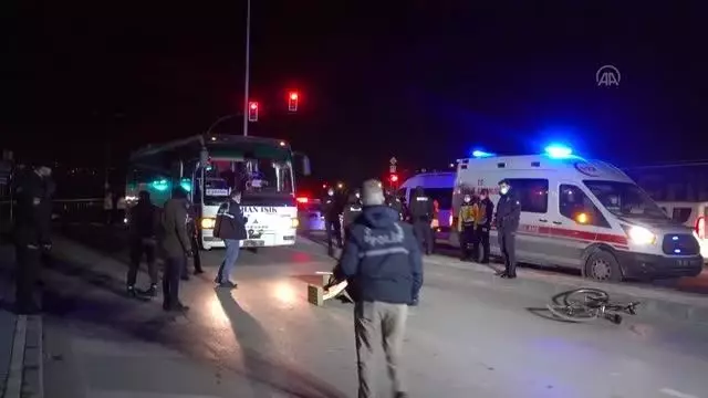 Otobüsün çarptığı bisikletli öldü Otobüsün çarptığı bisikletli öldü