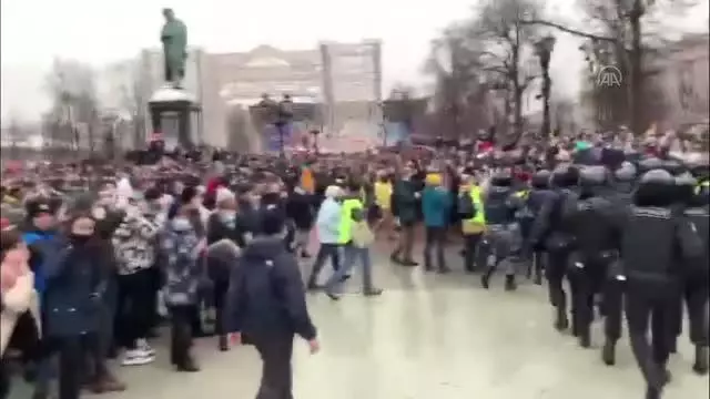 Son dakika haber... Polis, Rusya'da Navalny protestosuna müdahale etti (2) Son dakika haber... Polis, Rusya'da Navalny protestosuna müdahale etti (2)