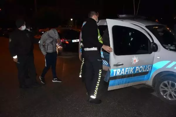 Polisin 'dur' ihtarına uymadılar, kovalamaca sonucu yakalandılar Polisin 'dur' ihtarına uymadılar, kovalamaca sonucu yakalandılar