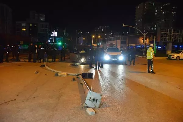Son dakika! 'Dur' ihtarına uymayan sürücü kaza yapınca yakalandı Son dakika! 'Dur' ihtarına uymayan sürücü kaza yapınca yakalandı