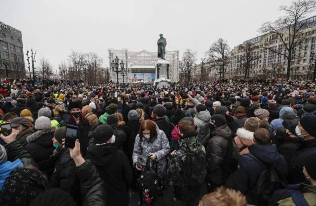 Rusya genelinde binlerce muhalif Navalny için sokaklarda Rusya genelinde binlerce muhalif Navalny için sokaklarda