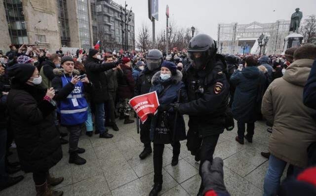 Rusya genelinde binlerce muhalif Navalny için sokaklarda Rusya genelinde binlerce muhalif Navalny için sokaklarda