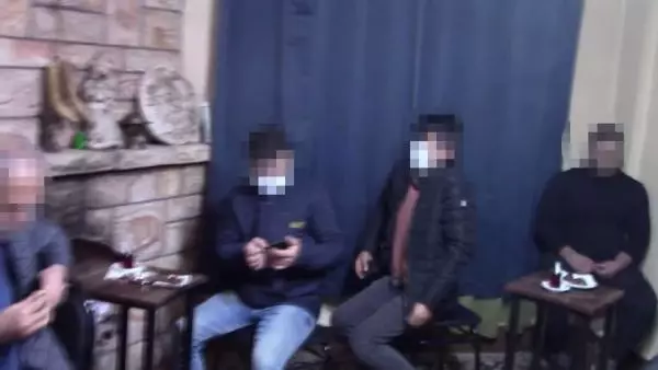 Silivri'de bir yazlıkta kumar oynayan 11 kişiye 52 bin 855 lira para cezası Silivri'de bir yazlıkta kumar oynayan 11 kişiye 52 bin 855 lira para cezası