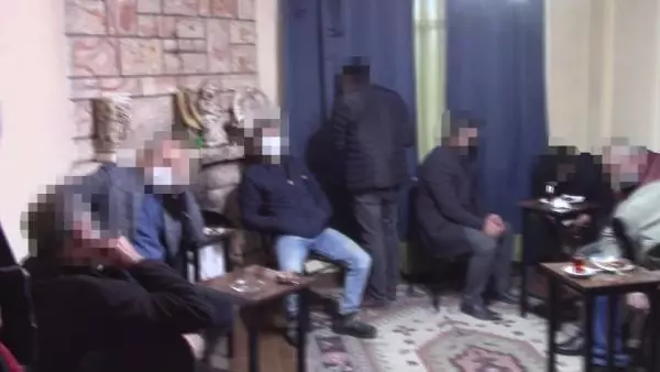 Silivri'de bir yazlıkta kumar oynayan 11 kişiye 52 bin 855 lira para cezası Silivri'de bir yazlıkta kumar oynayan 11 kişiye 52 bin 855 lira para cezası