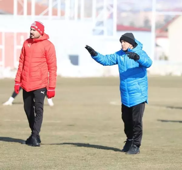 Sivasspor'da Kasımpaşa maçı mesaisi devam ediyor Sivasspor'da Kasımpaşa maçı mesaisi devam ediyor