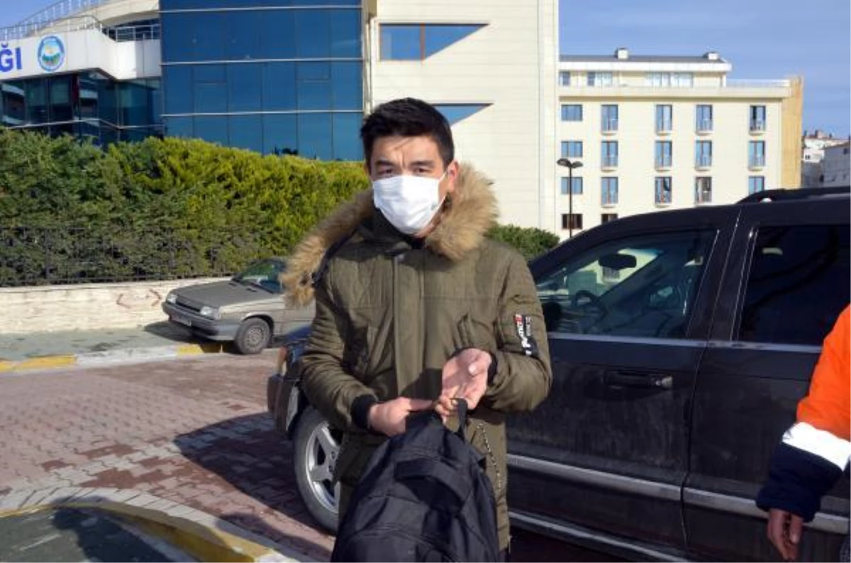 Temizlik işçisi, Türkmen öğrencinin unuttuğu çantasını teslim etti