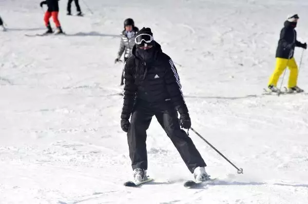 Uludağ'da sömestir tatilinin ilk gününde pistler doldu, taştı Uludağ'da sömestir tatilinin ilk gününde pistler doldu, taştı