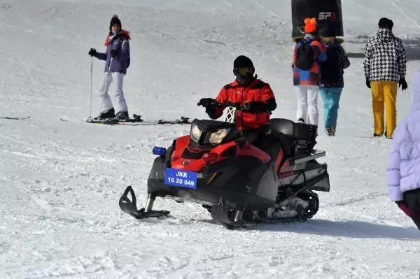 Uludağ'da sömestir tatilinin ilk gününde pistler doldu, taştı Uludağ'da sömestir tatilinin ilk gününde pistler doldu, taştı